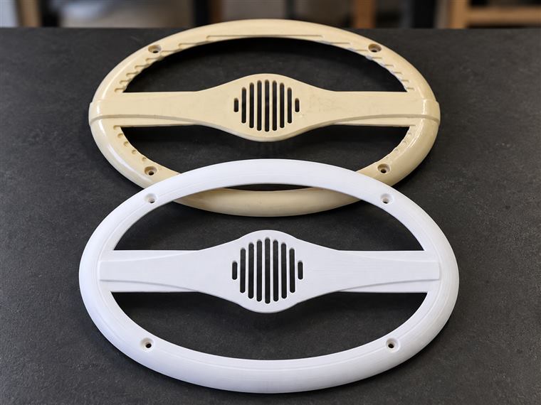 Tapa original y nueva tapa impresa en 3D, sin marca